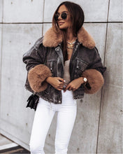 Load image into Gallery viewer, Jacket jeans with fur
